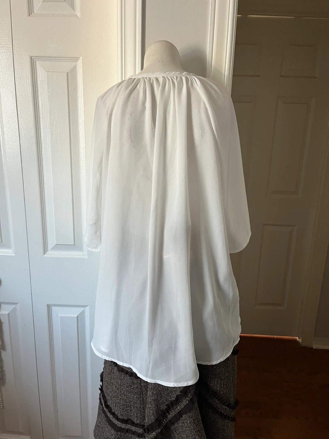 White Sheer Blouse with Pearl Detail size X-Large - photo 5
