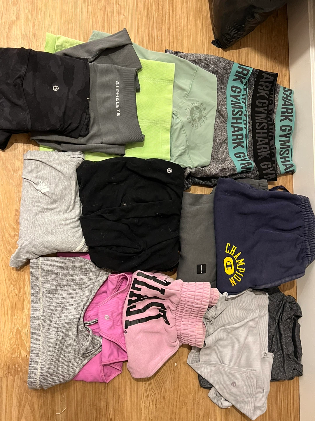 Lululemon Athleisure Bundle - Various Items - photo 4