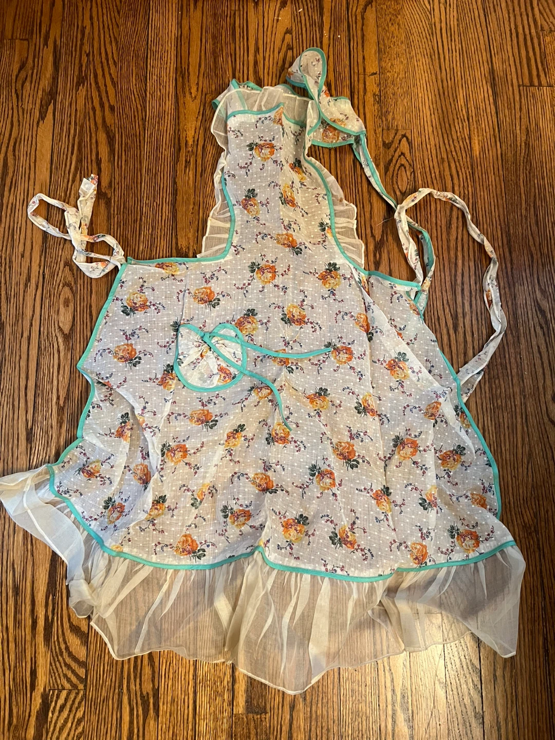 Vintage Floral Apron with Pockets