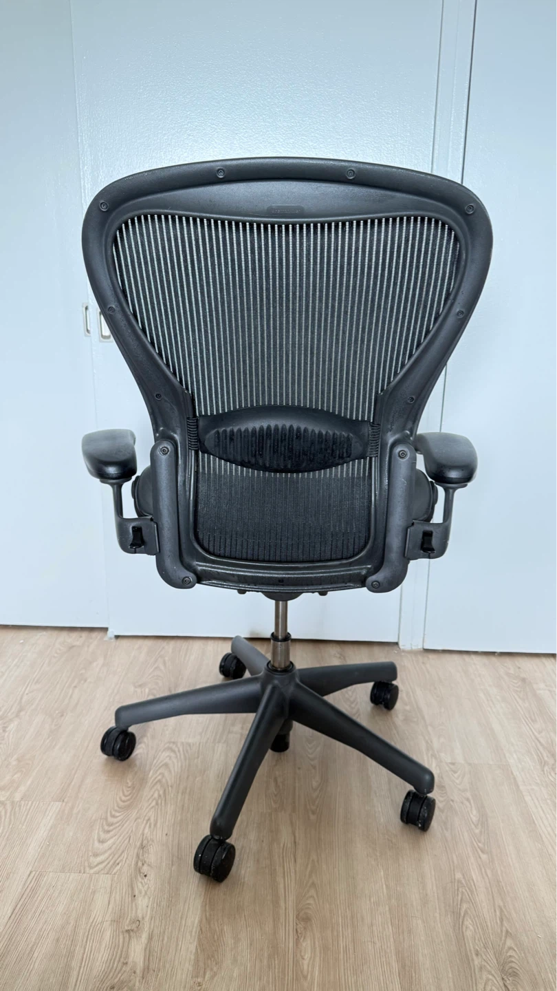 Herman Miller Aeron Chair - photo 2
