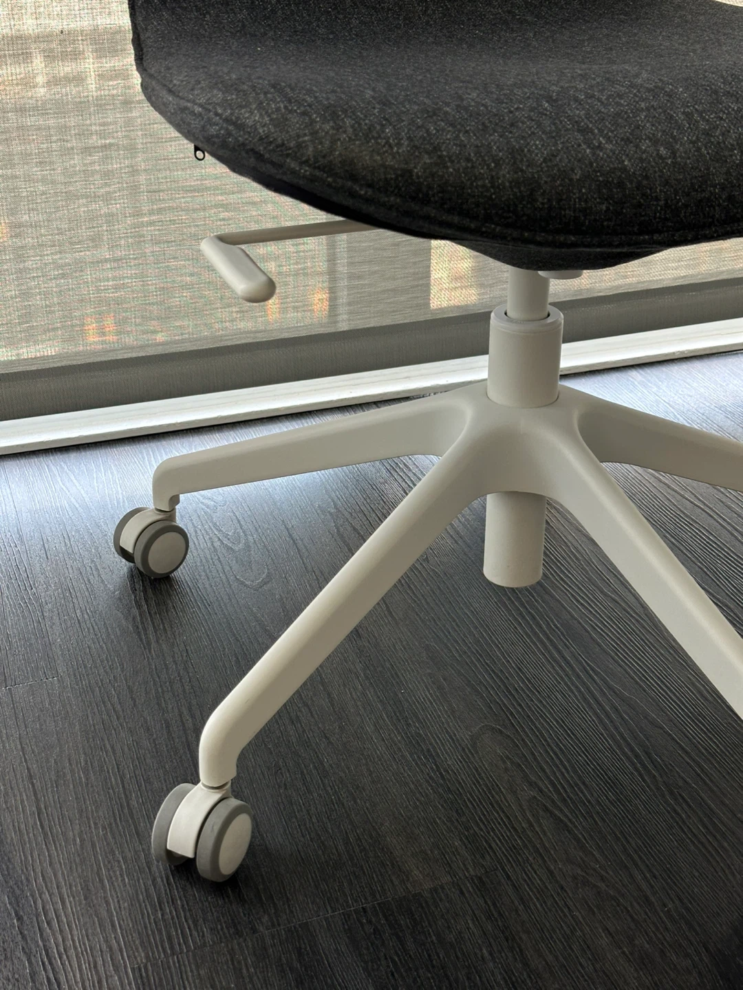 IKEA LÅNGFJÄLL Conference Chair - Gunnared dark gray/white - photo 5
