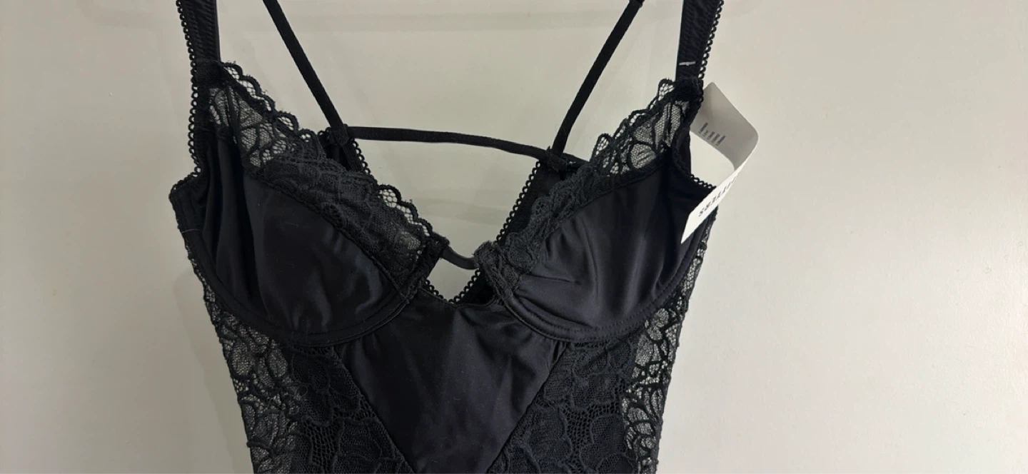 Urban Outfitters Black Lace Bodysuit - Size L BNWT - photo 2