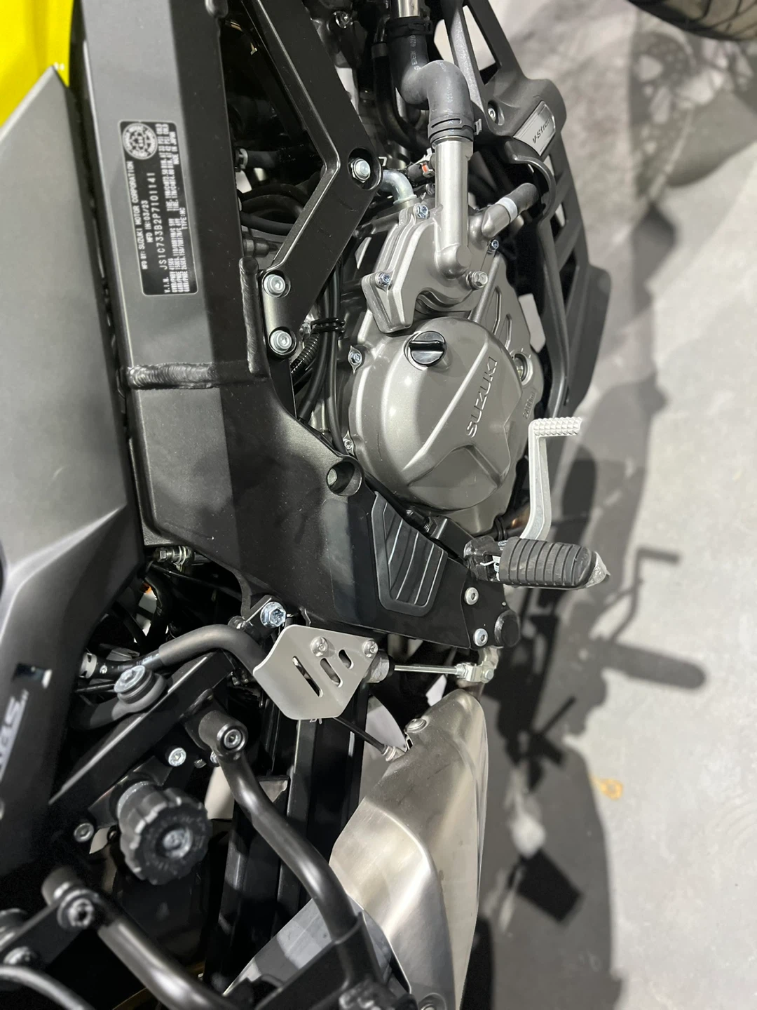 2023 Suzuki V-Strom 650 XT - photo 4