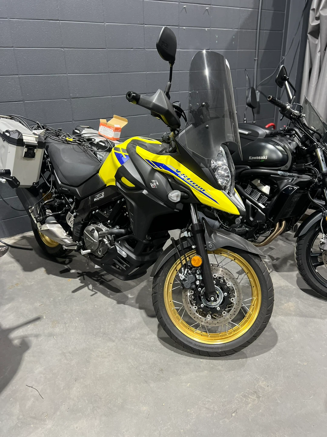 2023 Suzuki V-Strom 650 XT - photo 3