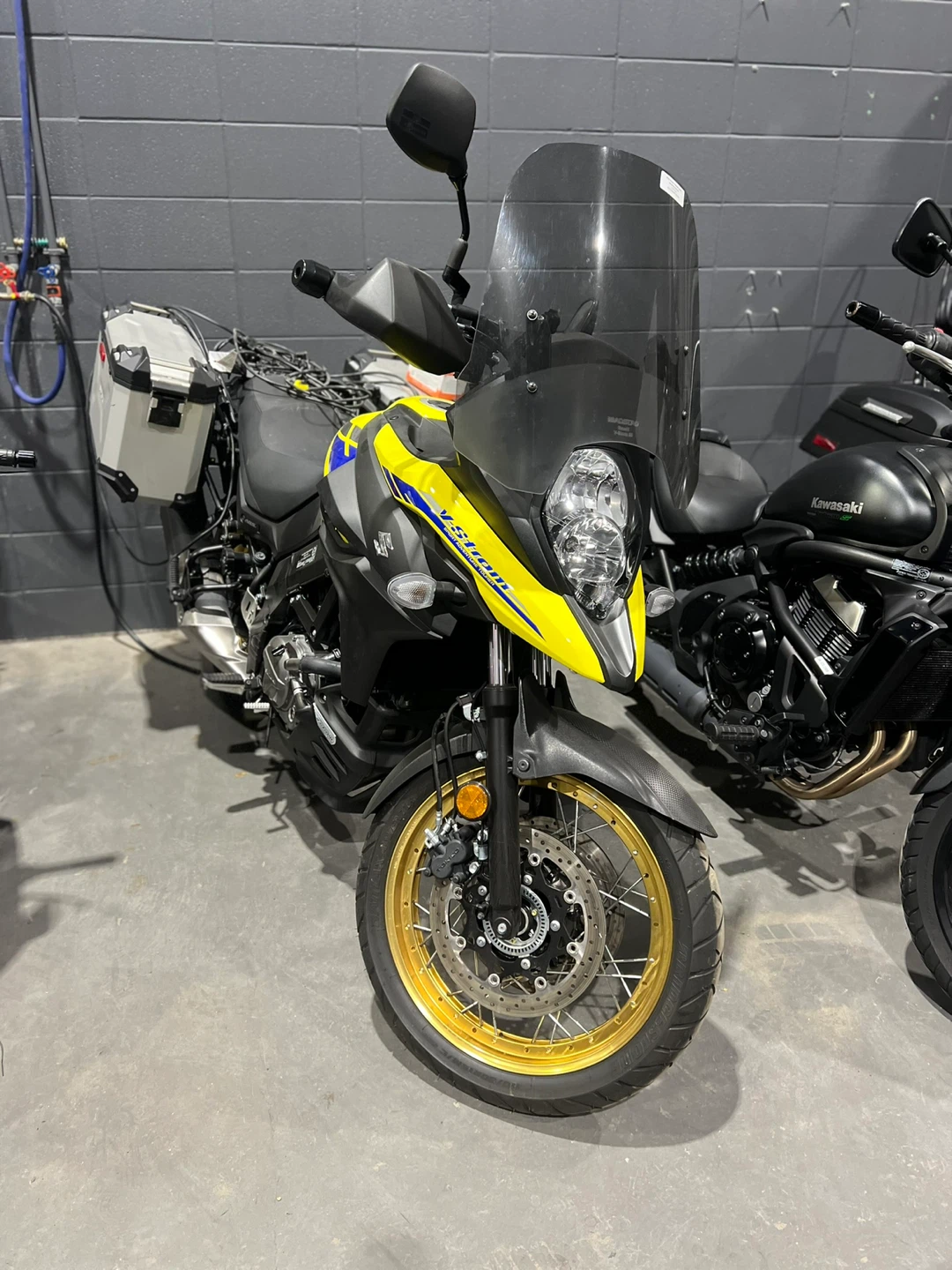 2023 Suzuki V-Strom 650 XT - photo 2
