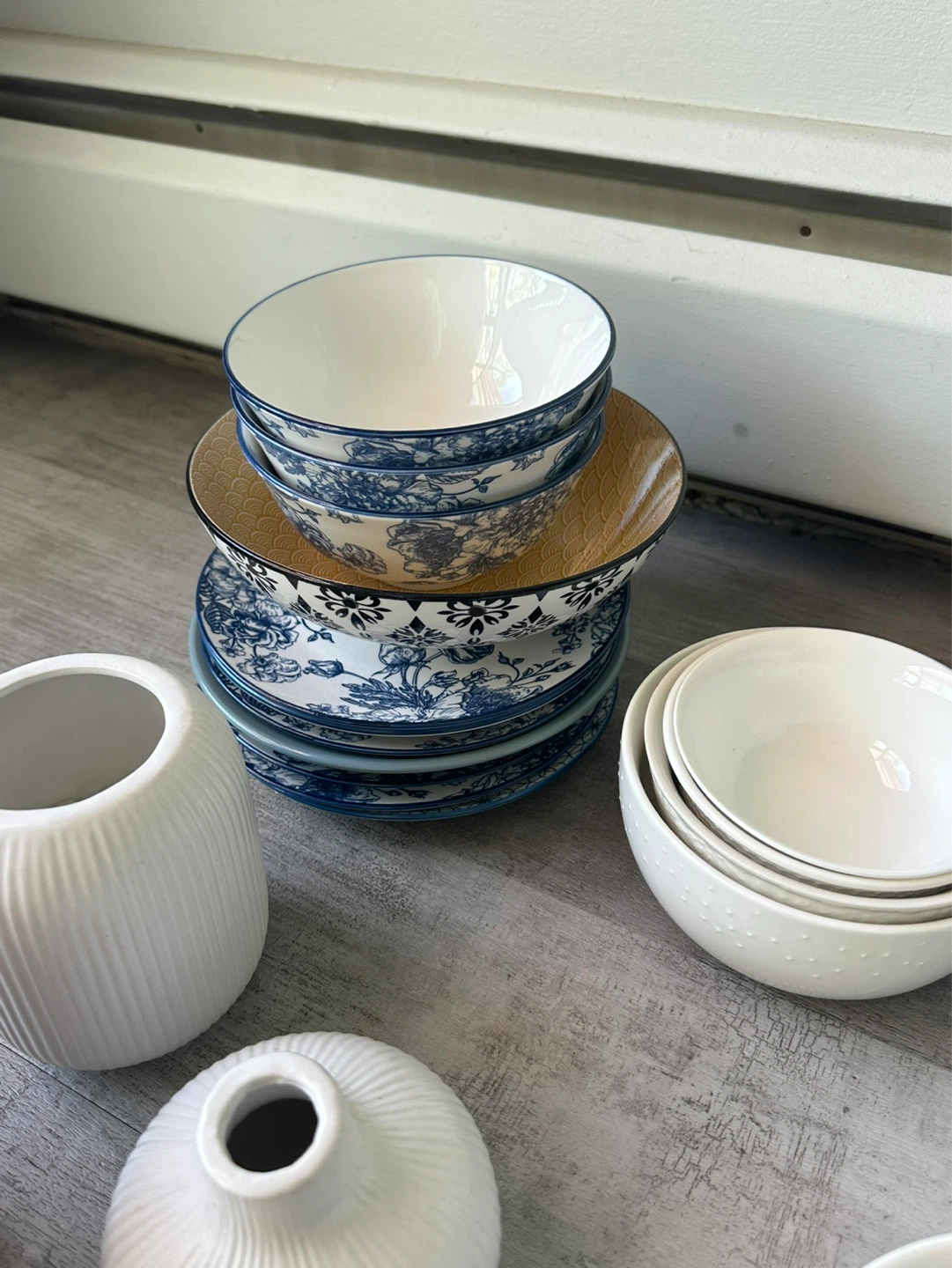 ceramic dinner dishes and ikea flower vases - photo 3