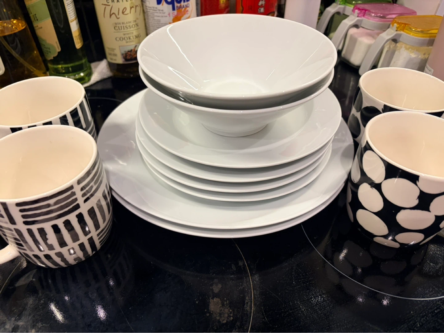 Set of 4 Mugs and 5-Piece White Dinnerware Set