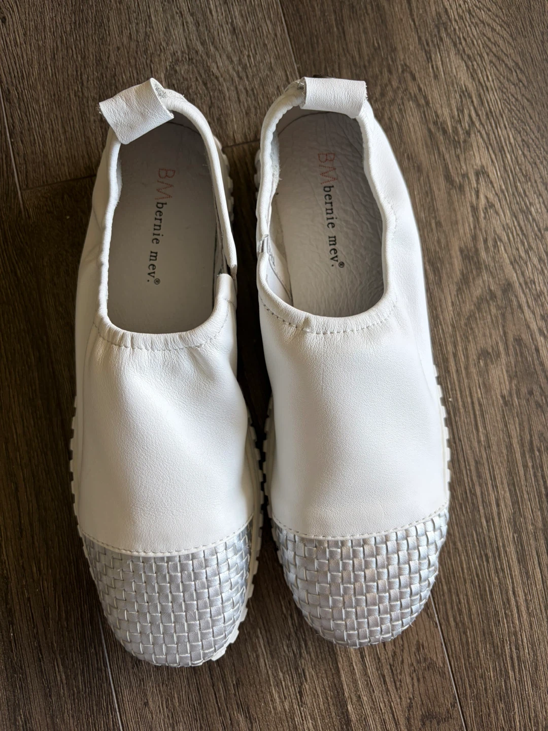 NEW sz 10 Bernie Mev. White Woven Toe Slip-On Shoes