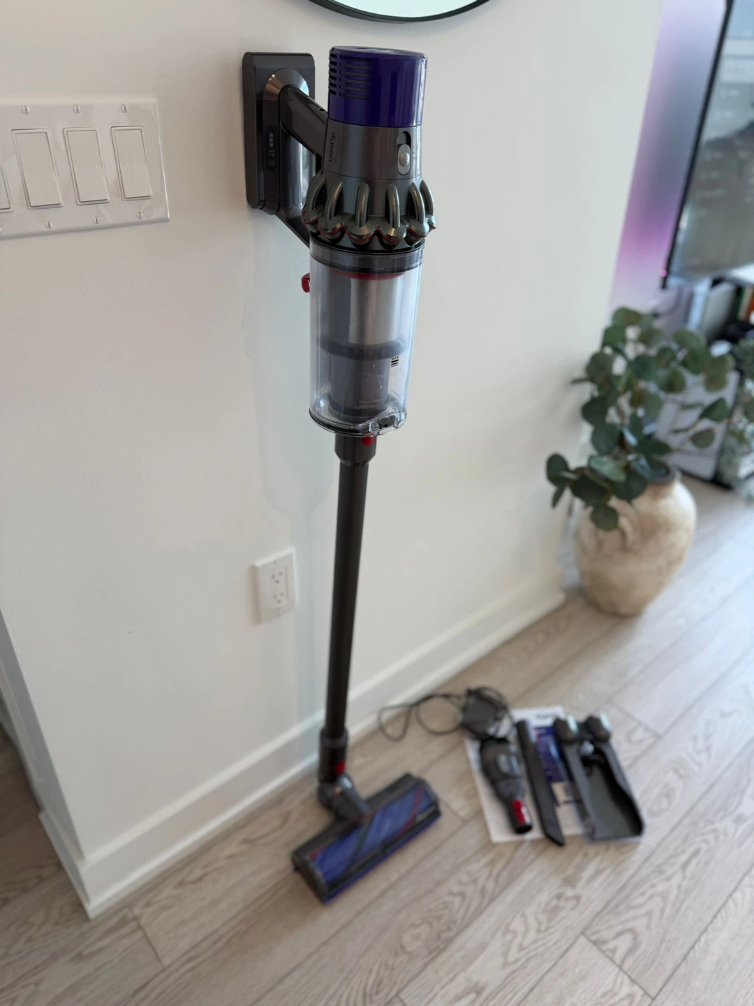 Dyson Cordless Vacuum Cleaner with Attachments