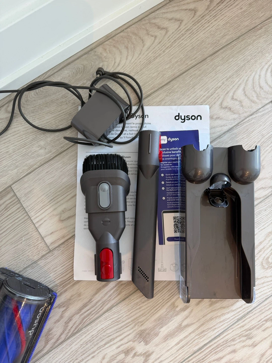 Dyson Cordless Vacuum Cleaner with Attachments - photo 5