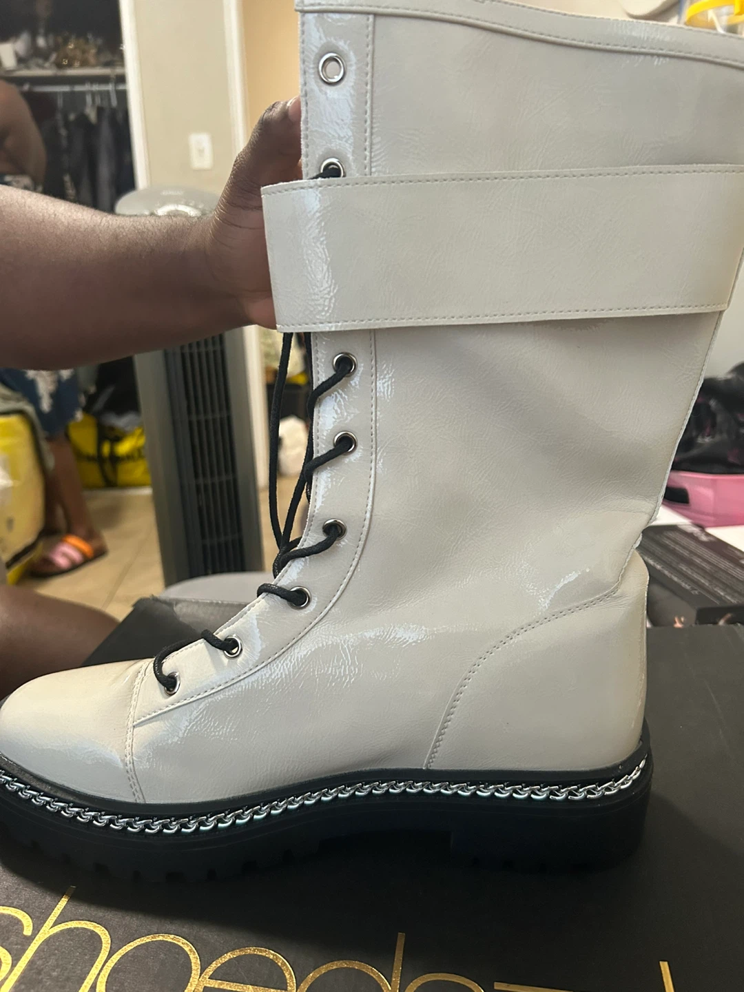 Cream Patent Lace-Up Boots with Chain Detail - photo 3