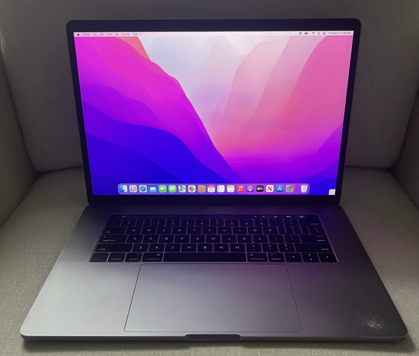 MacBook Pro 15”2016 Touch Bar 2.7ghz i7 16gb ram 500gb ssd