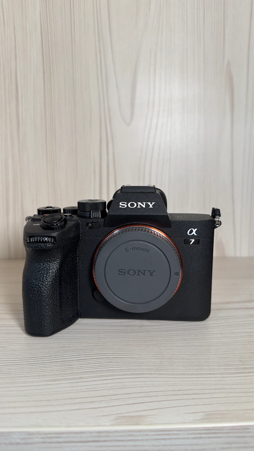 Sony A7 IV Full-Frame Camera with 2 Lenses — Like New - photo 5