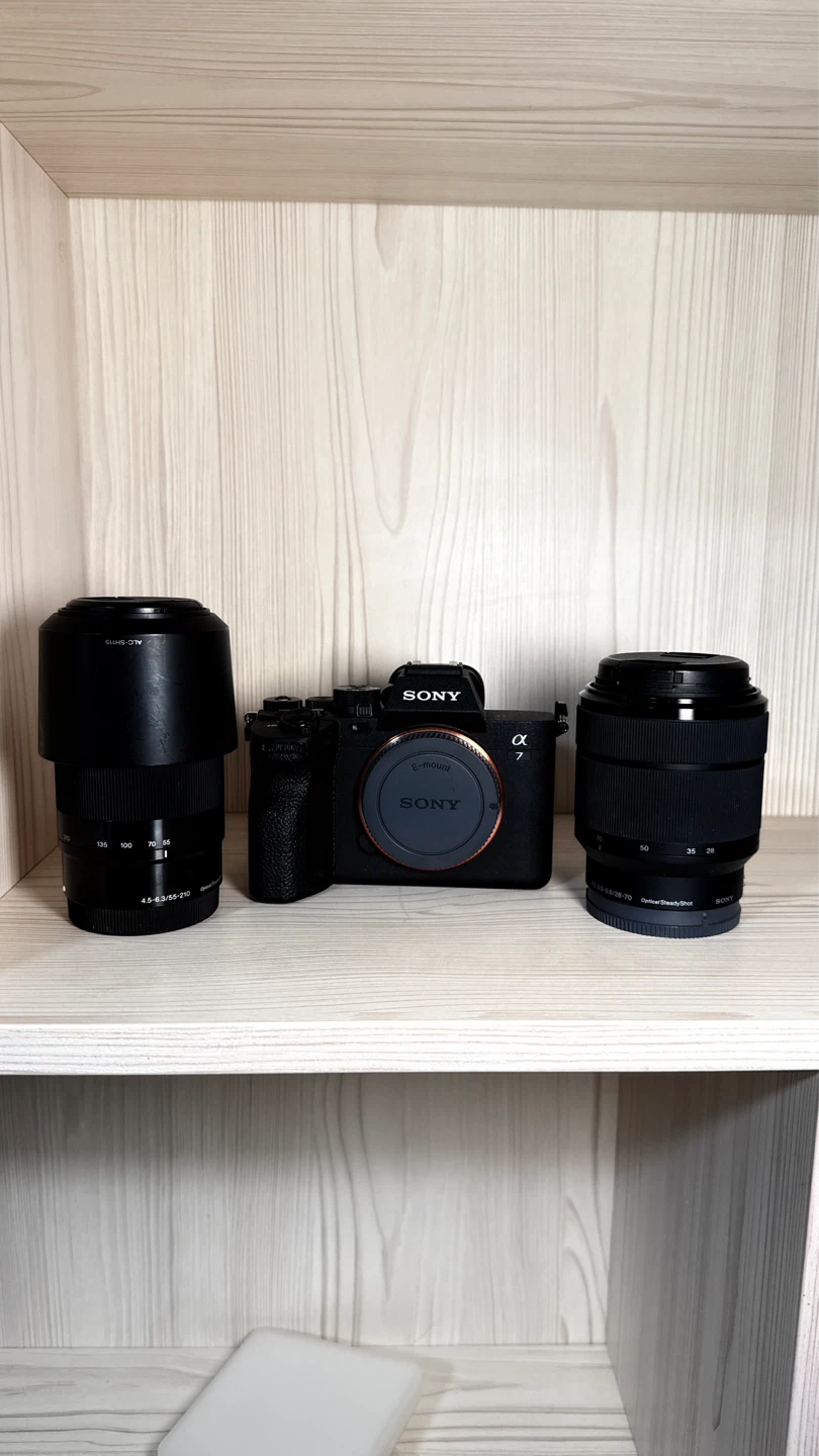 Sony A7 IV Full-Frame Camera with 2 Lenses — Like New - photo 2