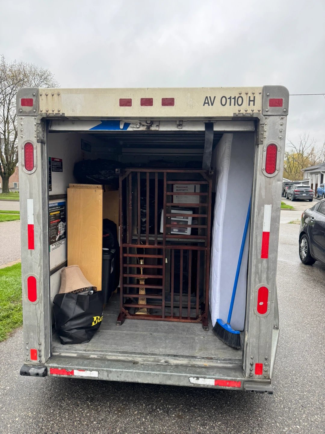 Urgent delivery sofa, mattress, all items - photo 2