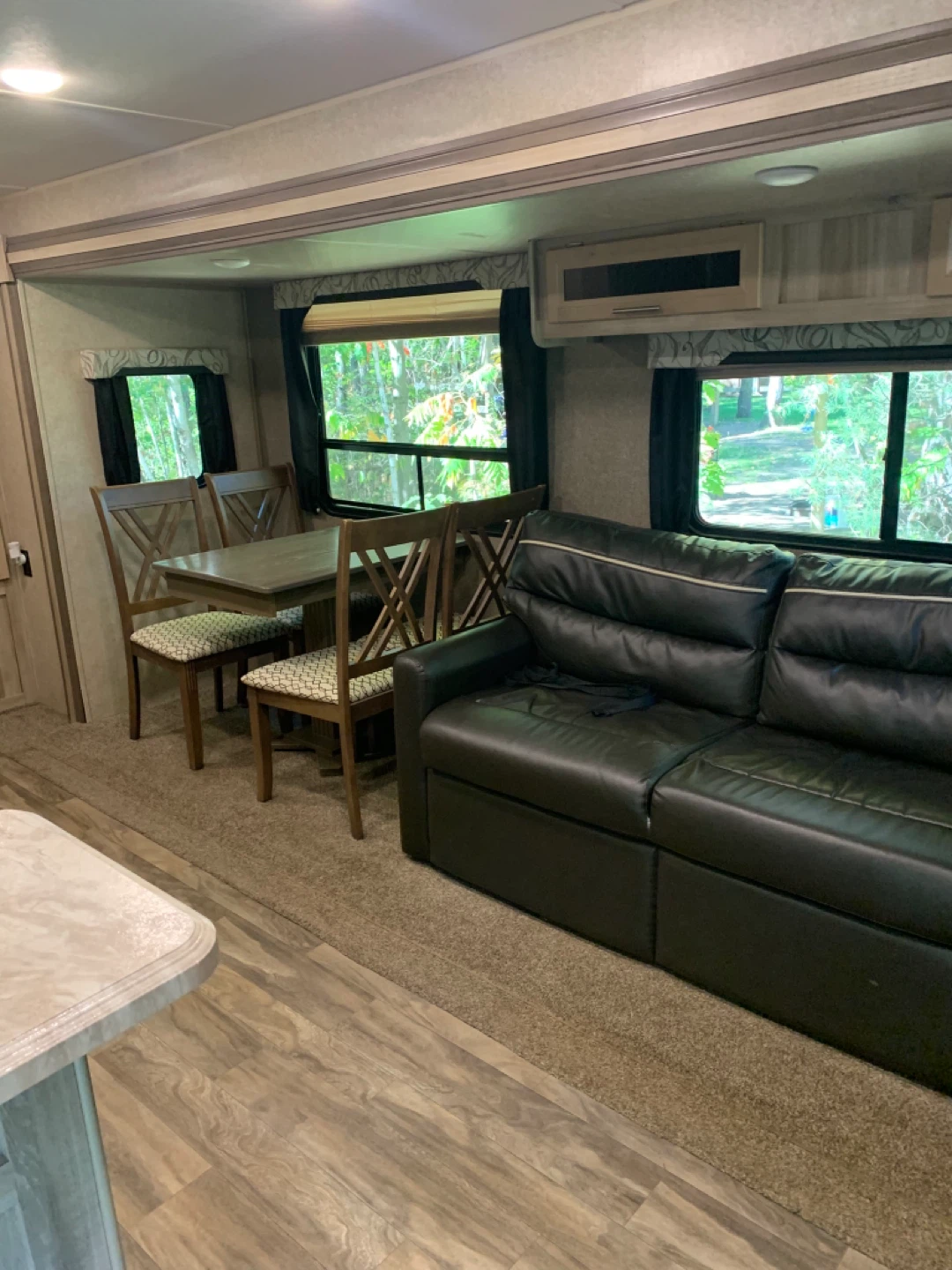 Coachmen Catalina Legacy Edition Travel Trailer - photo 3