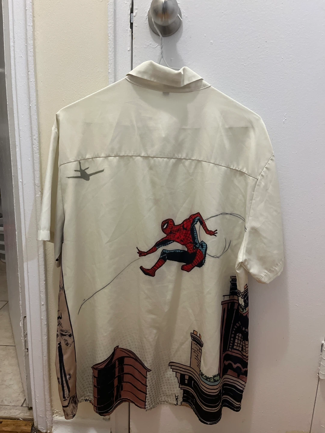 Spiderman Short Sleeve Button Up Shirt Size M - photo 3