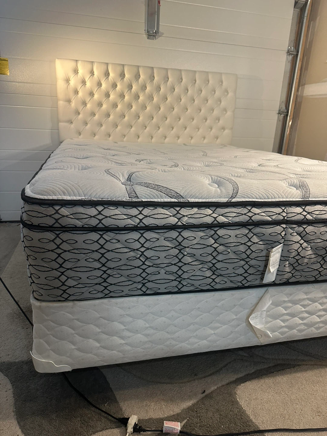 White Tufted Headboard & Queen Mattress Set – Complete Set - photo 4