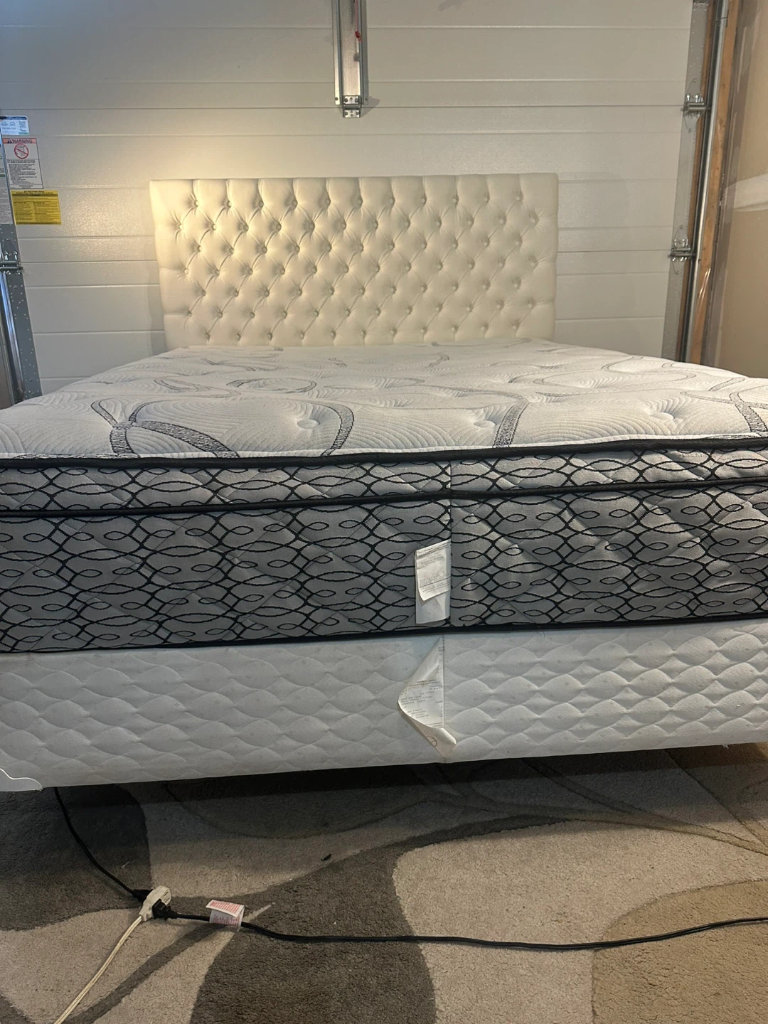 White Tufted Headboard & Queen Mattress Set – Complete Set - photo 5