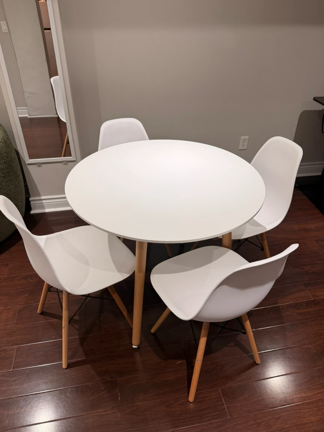 White Round Dining Table with 4 Chairs - photo 4