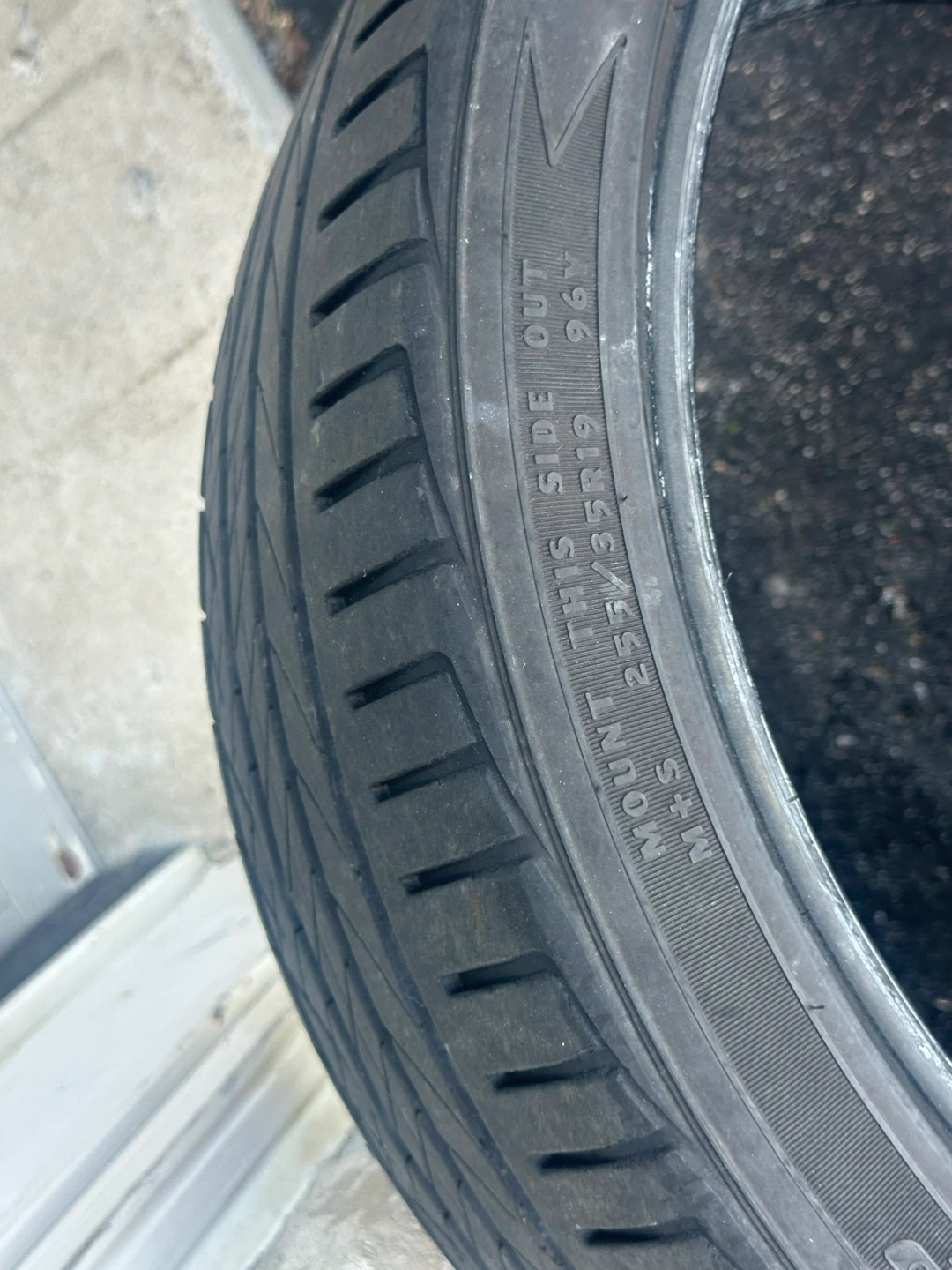 Dunlop Tire 255/35R19 96V - photo 2