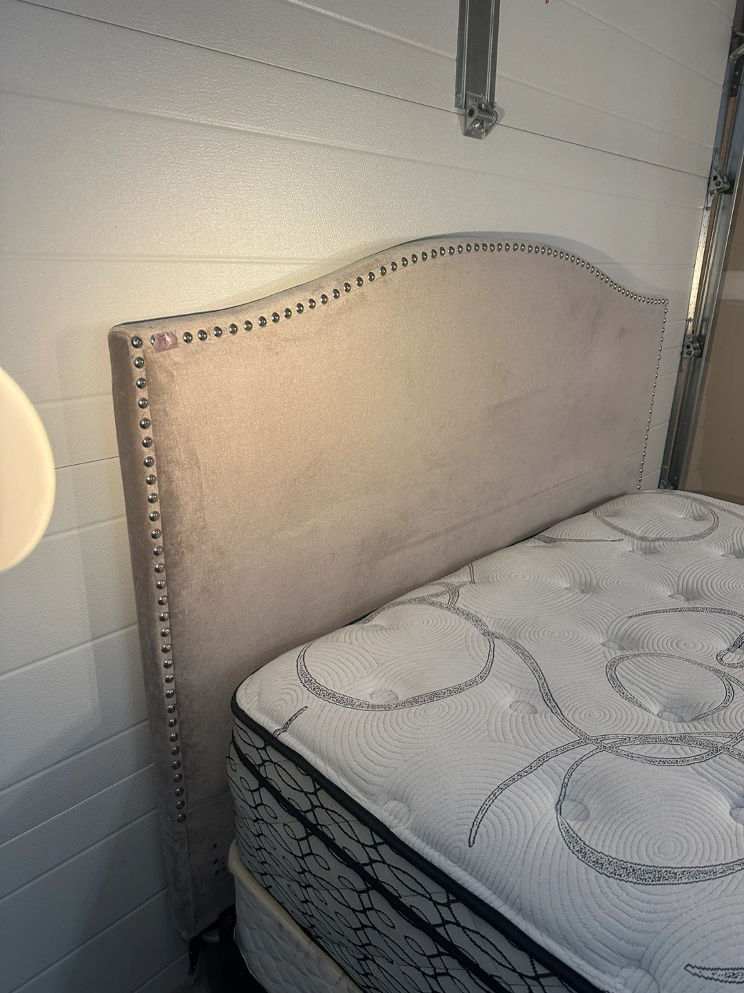Queen bed Set with Upholstered Headboard – Complete Set - photo 3