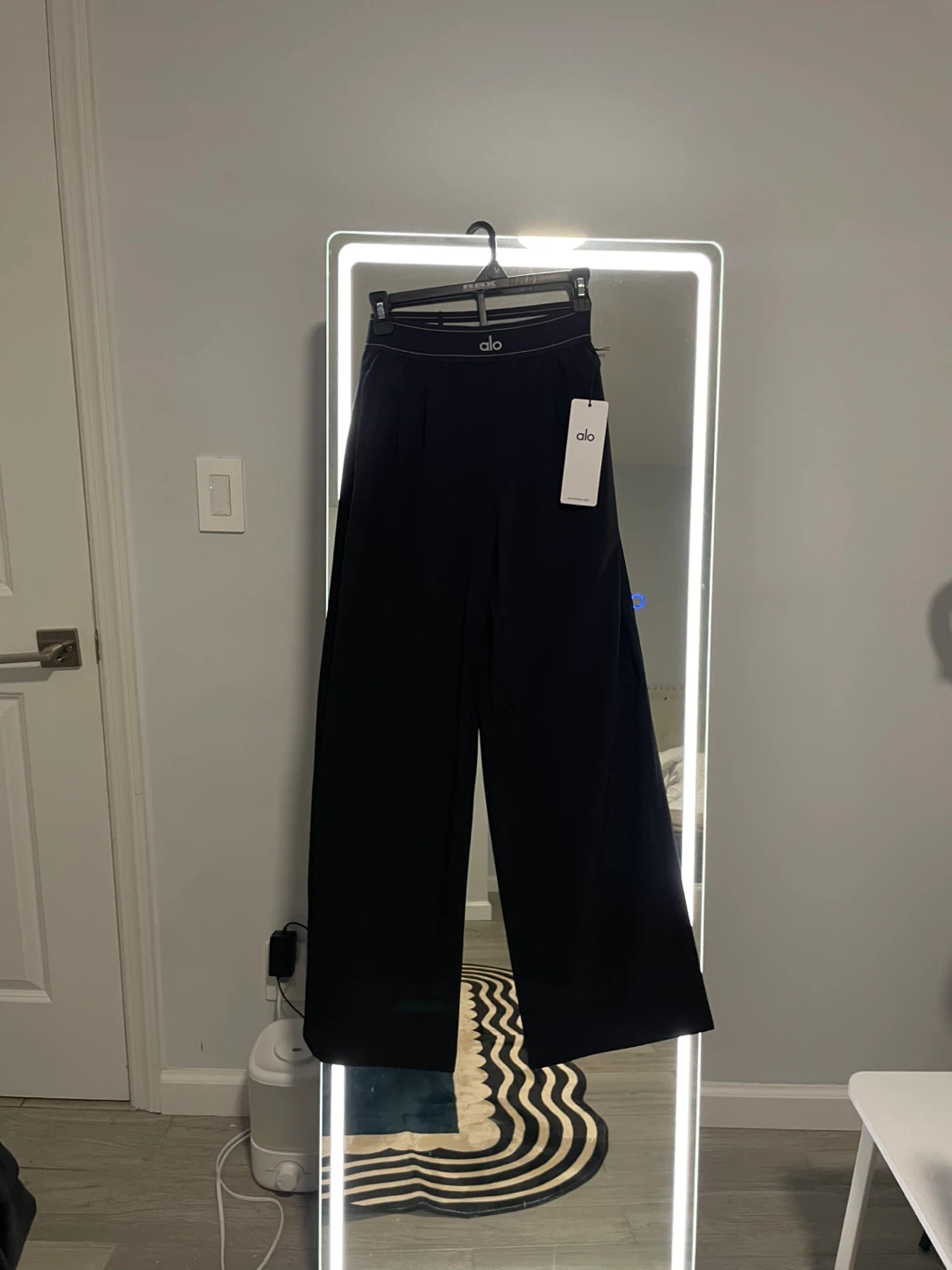 Alo trouser pants (new,s size)