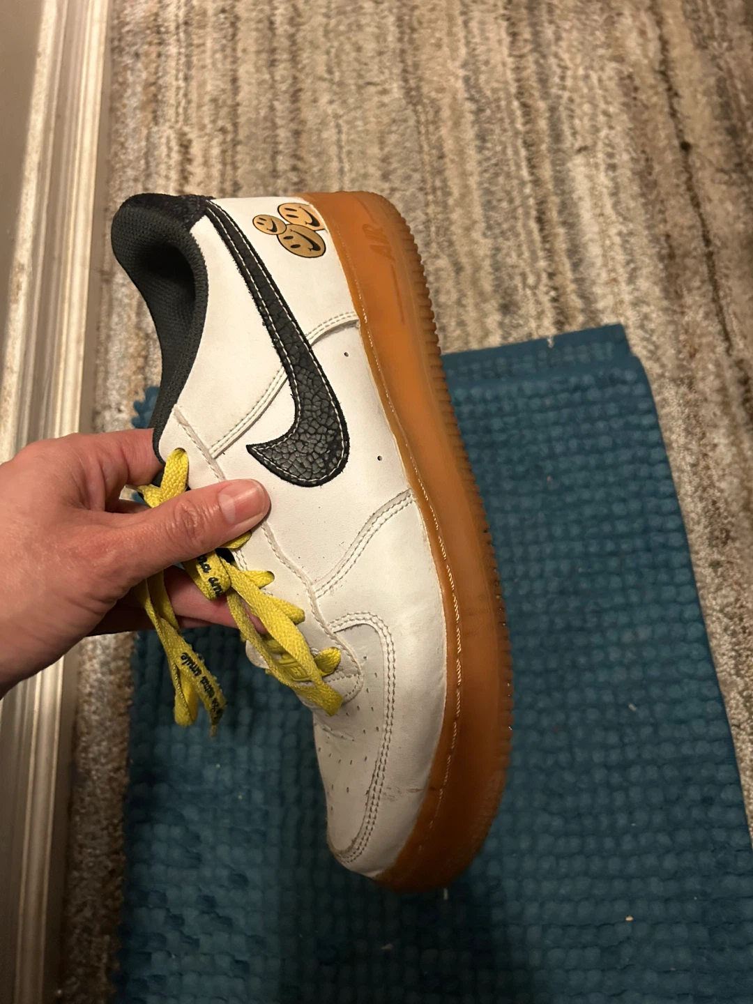 Nike Air Force 1 Low Gum Sole White Smiley Face Sneakers - photo 4
