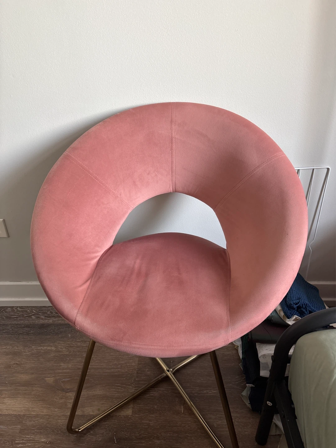 Pink Velvet Round Chair with Gold Legs