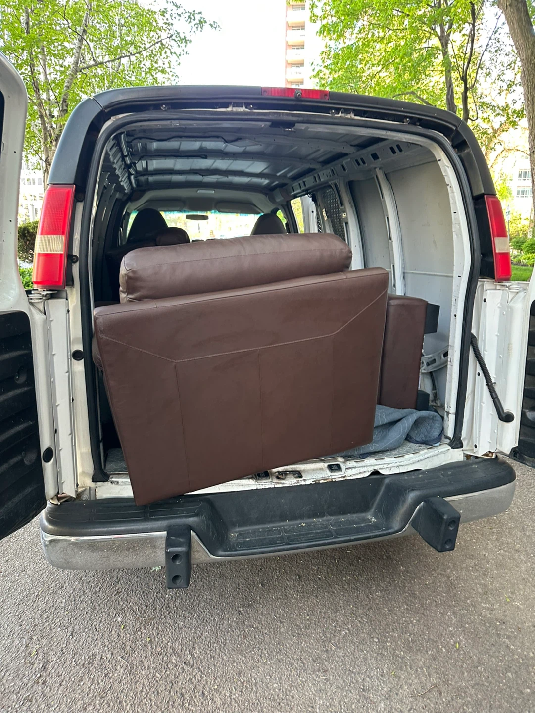 Delivery and furniture removal - photo 2