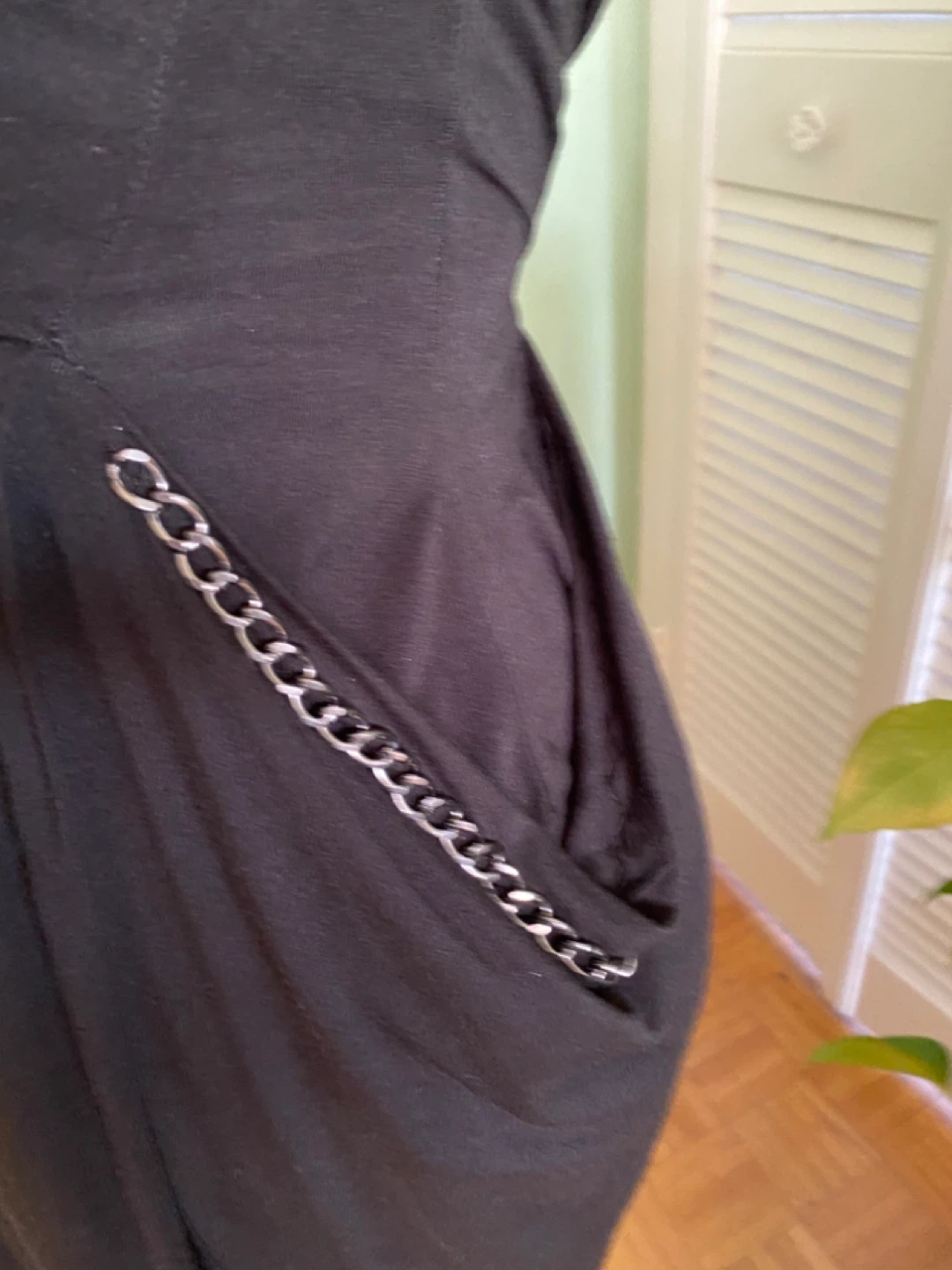 Chelsea & Theodore Black V-Neck Chain Detail Dress Size S - photo 2