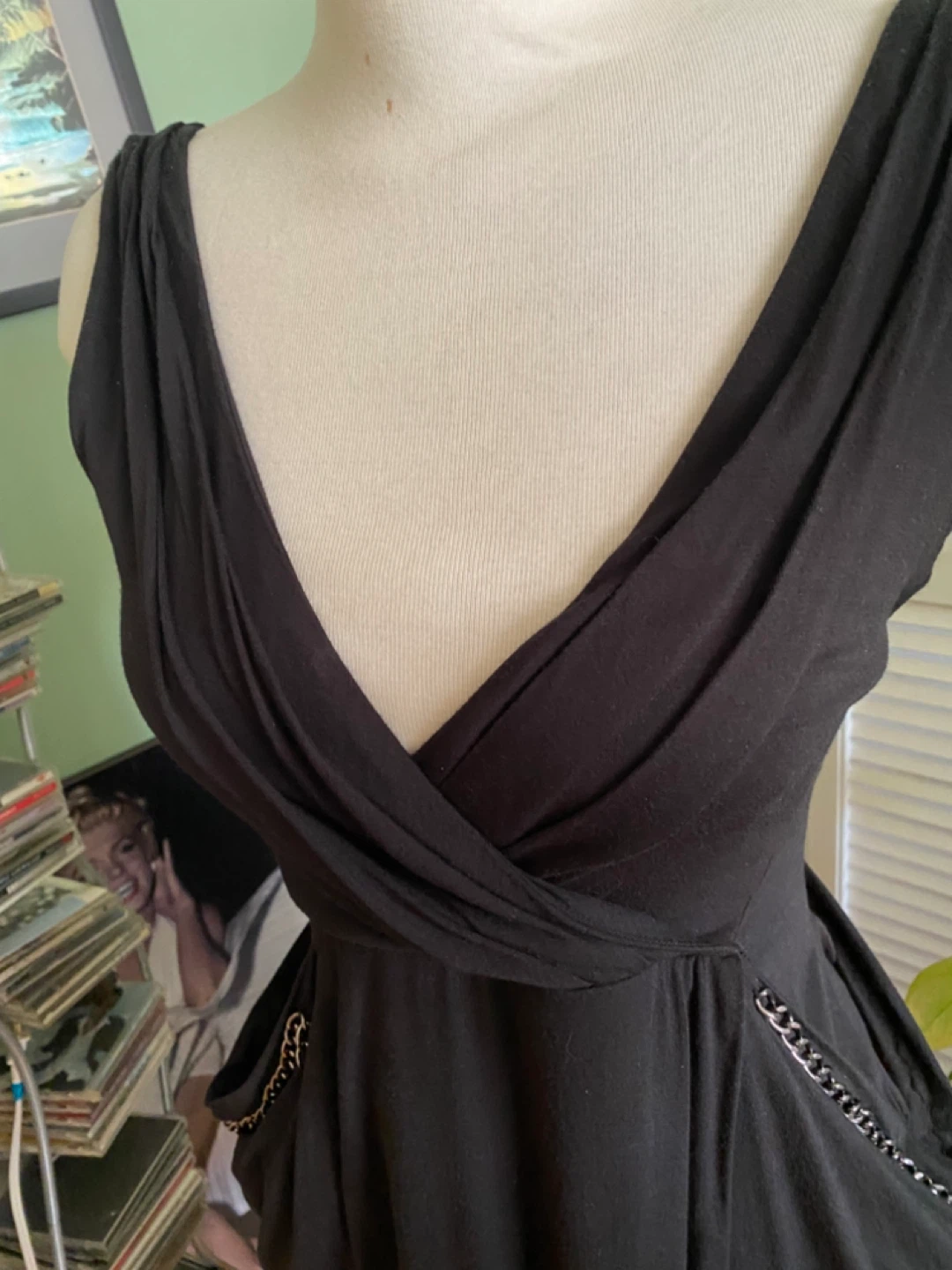 Chelsea & Theodore Black V-Neck Chain Detail Dress Size S - photo 3
