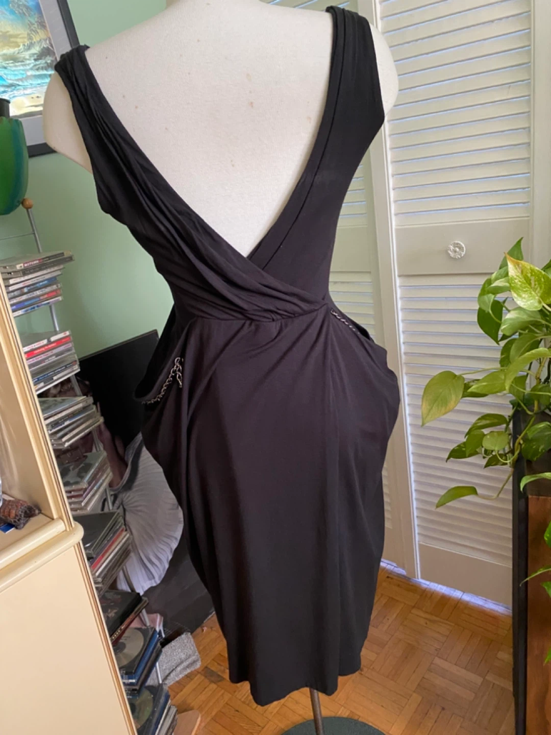 Chelsea & Theodore Black V-Neck Chain Detail Dress Size S - photo 4