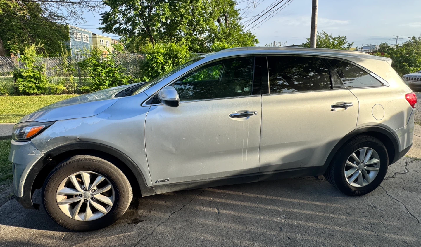 Silver Kia Sorento SUV - photo 4