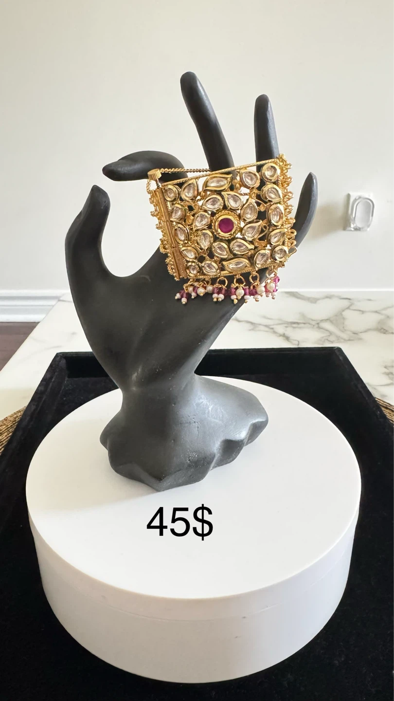 Kundan bracelet with chains