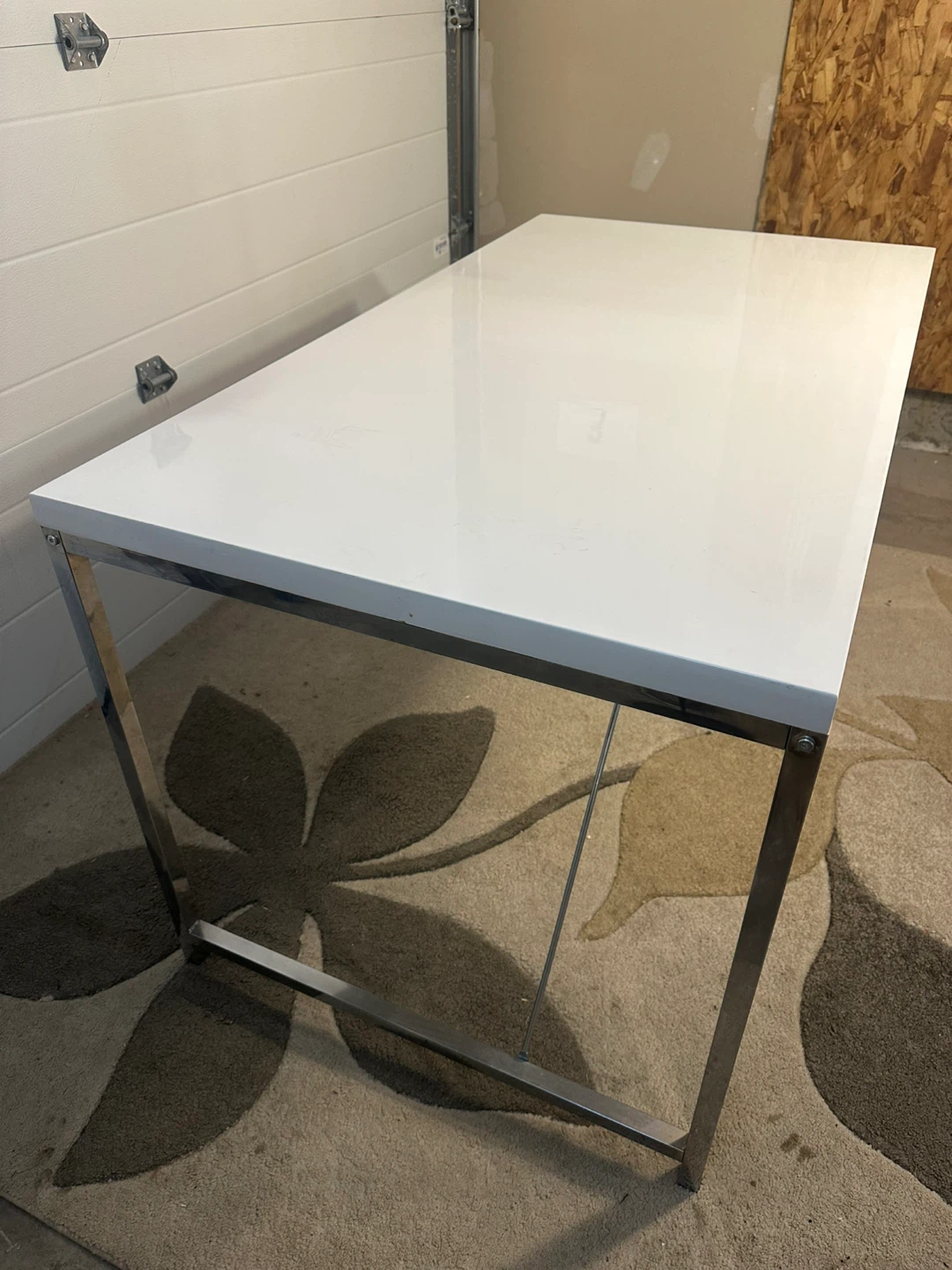White Desk with Chrome Legs - photo 4