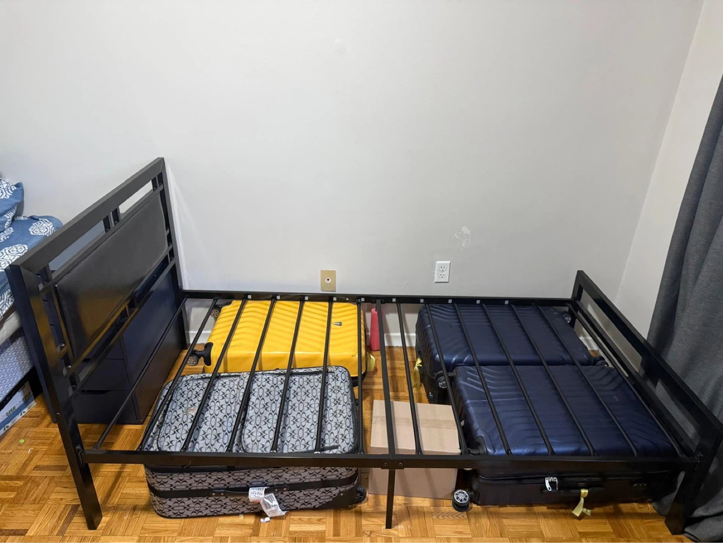 Single/ twin size black bed frame - photo 2
