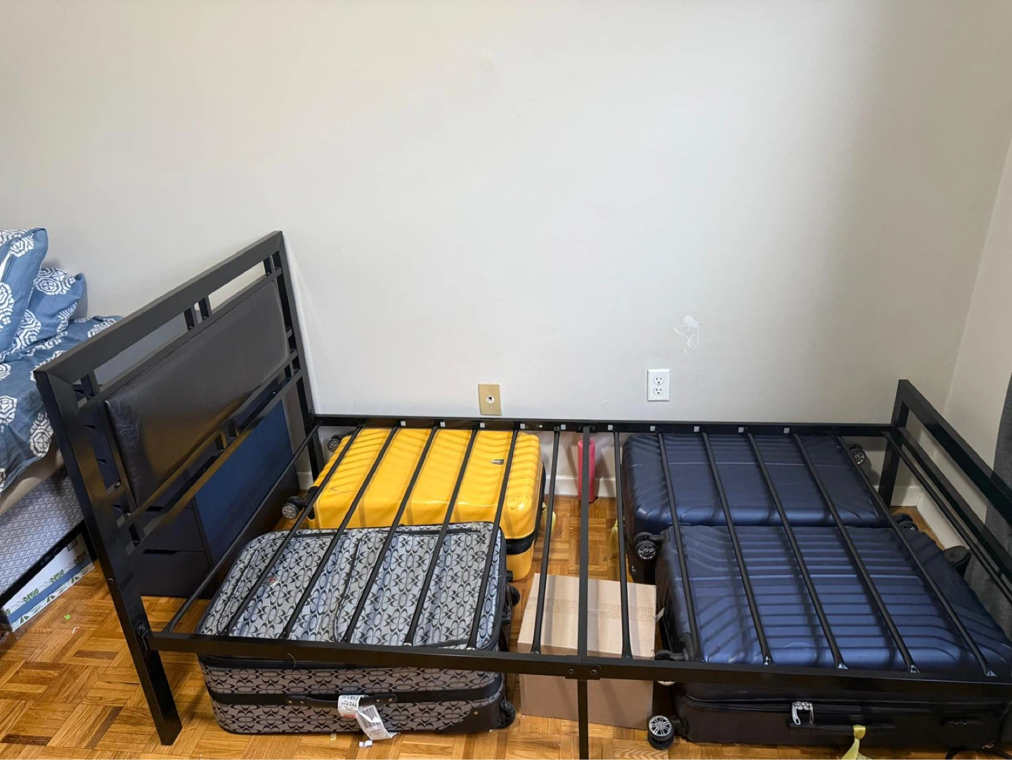 Single/ twin size black bed frame - photo 5