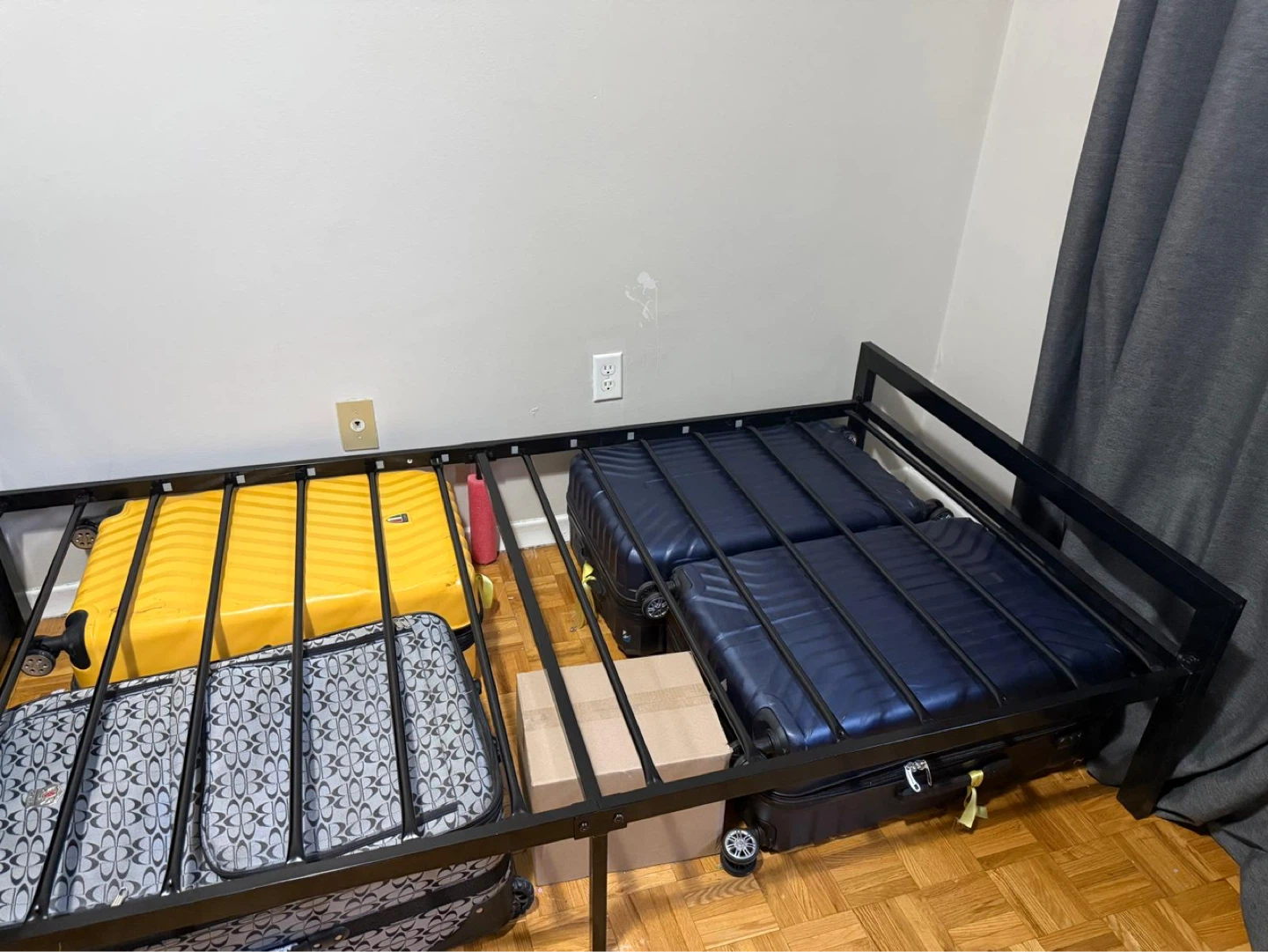 Single/ twin size black bed frame - photo 3