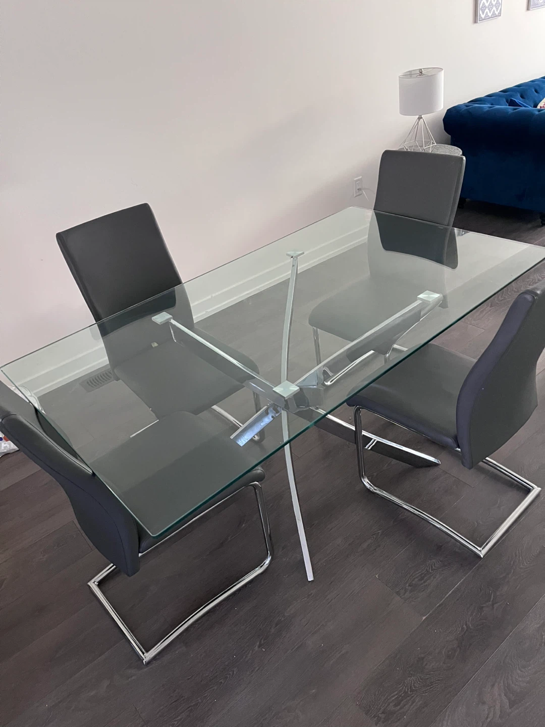 Dinning with 6 chairs