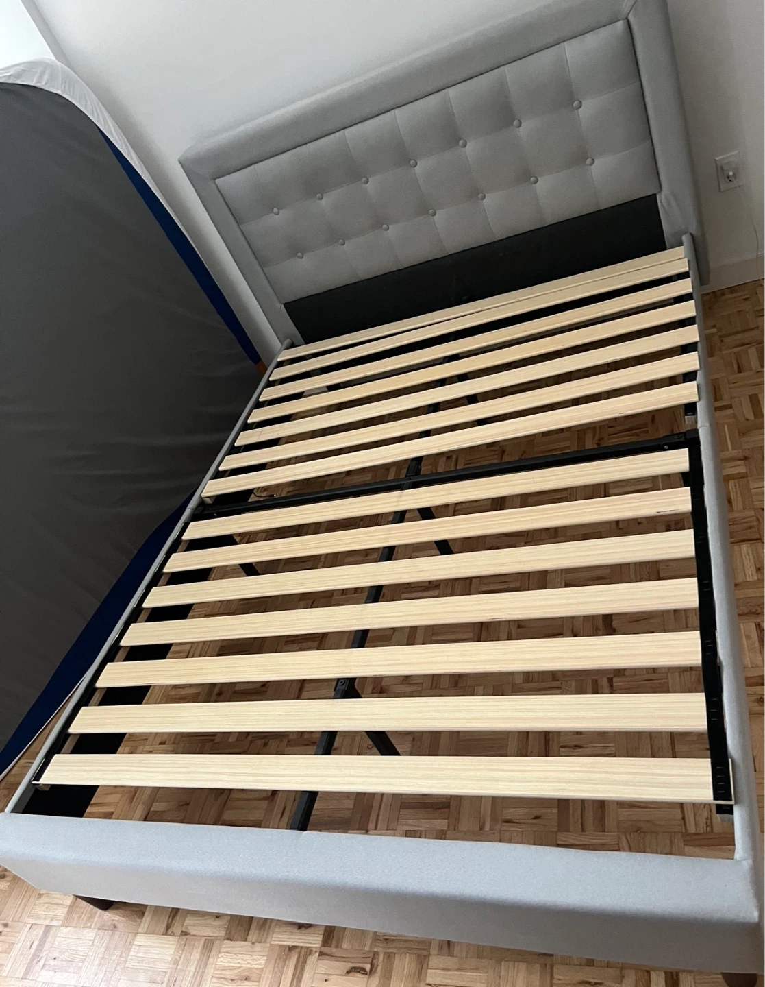 Queen bed frame - photo 2