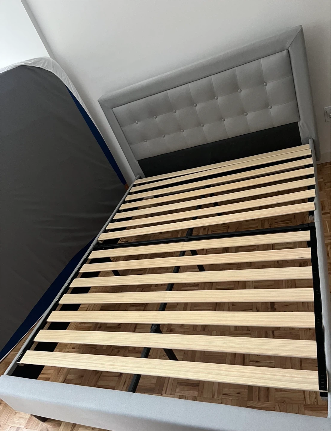 Queen bed frame - photo 3