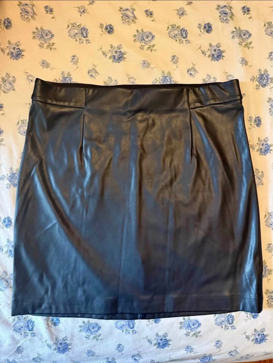 Dynamite Black Faux Leather Pull on Skirt Size Large