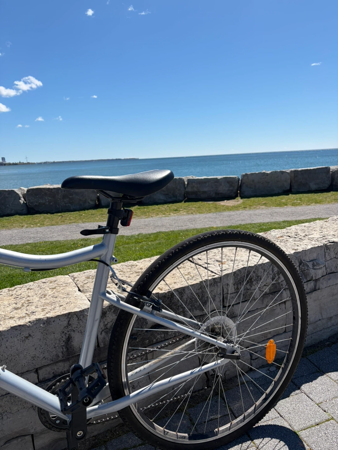 Women’s hybrid bike with basket, helmet, lock - photo 4
