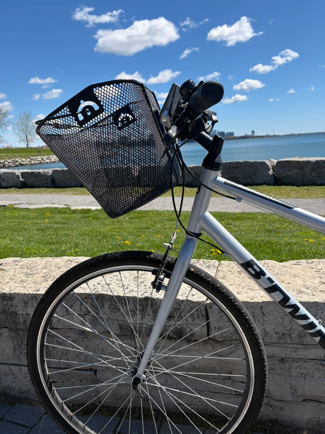 Women’s hybrid bike with basket, helmet, lock - photo 2