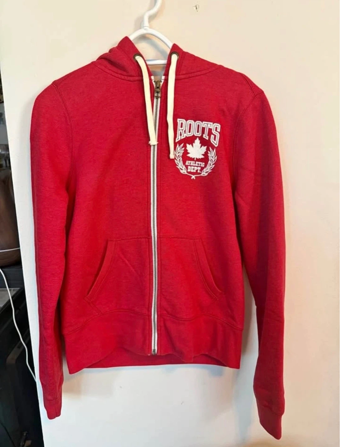 Women’s Roots Beaver Canoe Red Hoodie size medium