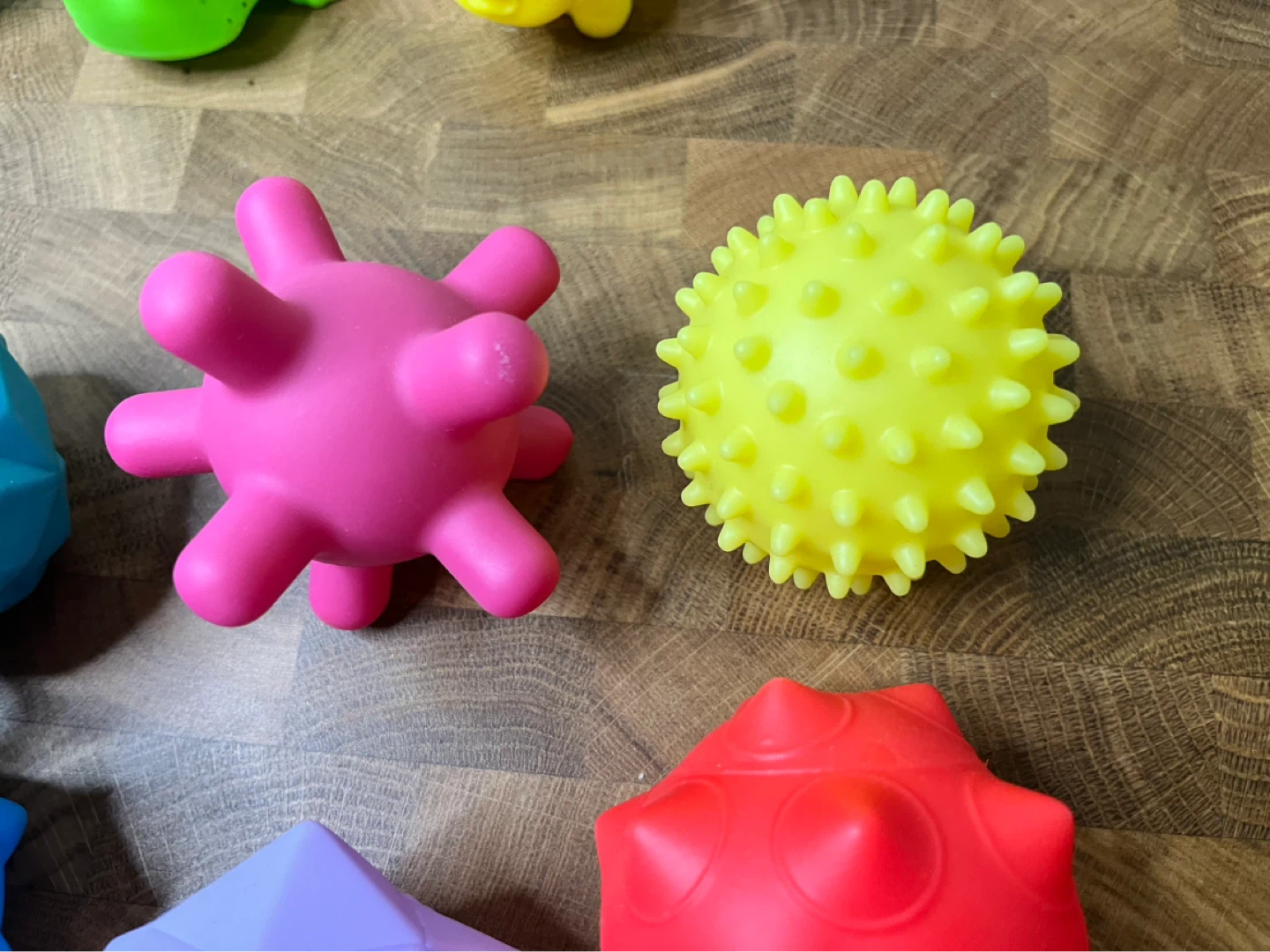 Set of 10 Sensory Textured Balls and Figurines - photo 4