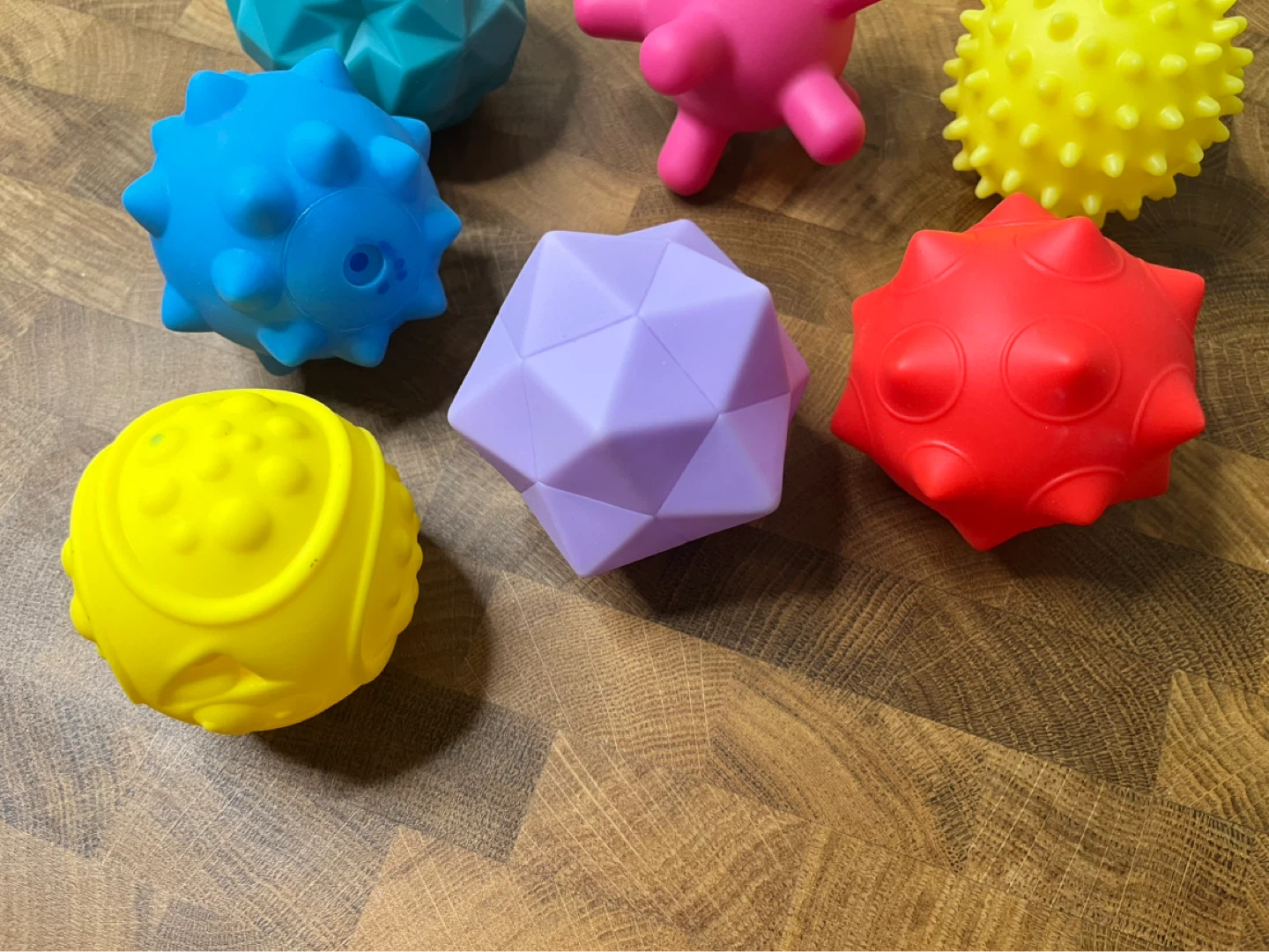 Set of 10 Sensory Textured Balls and Figurines - photo 2