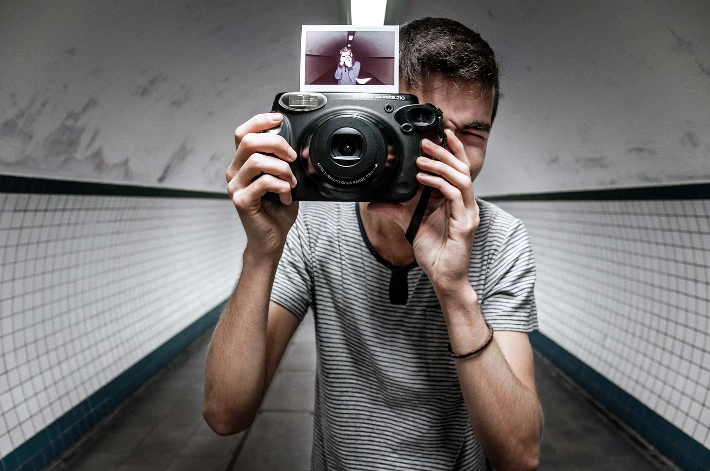 Fujifilm Instax 210 Instant Camera - photo 3
