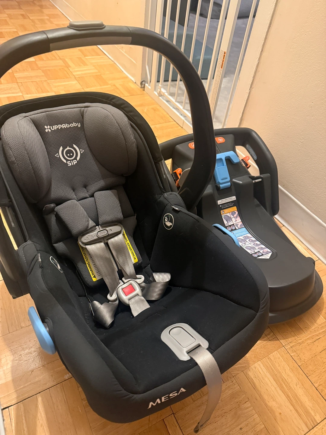 UPPAbaby MESA Infant Car Seat with Base
